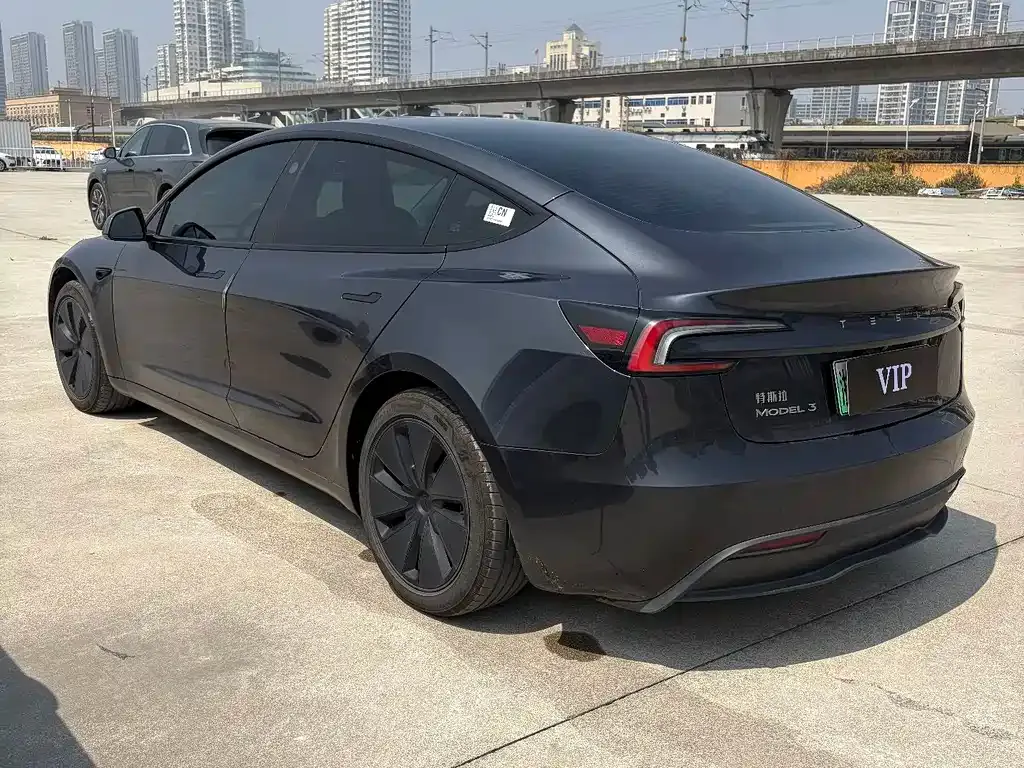 Tesla Model 3 — фото 9
