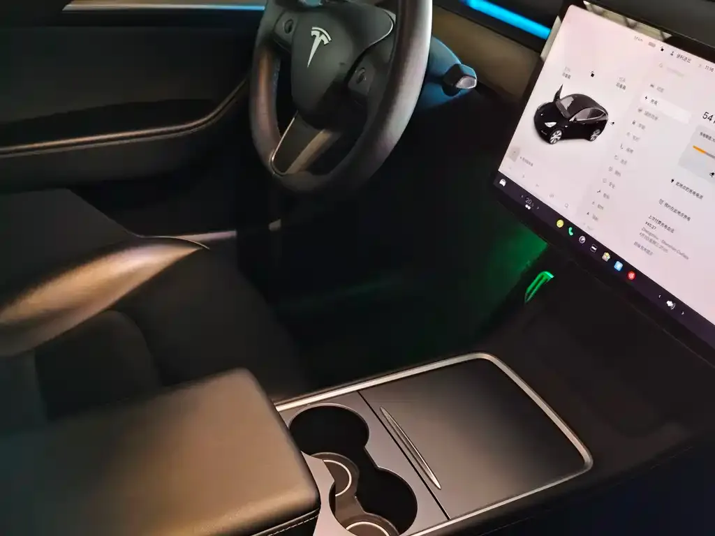 Tesla Model Y — фото 3