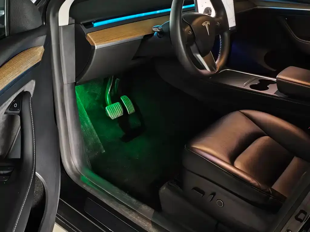 Tesla Model Y — фото 9