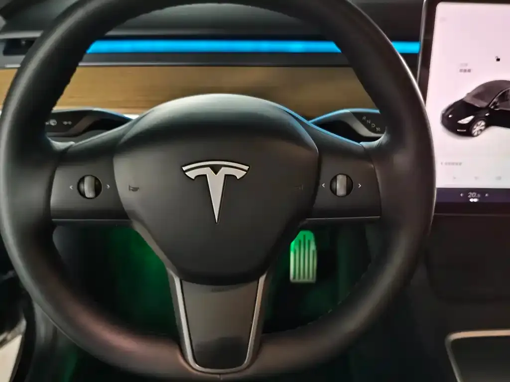 Tesla Model Y — фото 2