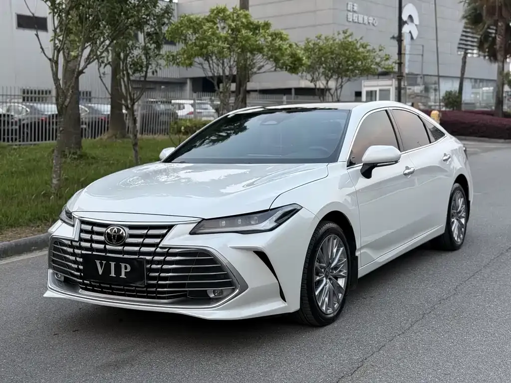 Toyota Avalon — фото 1