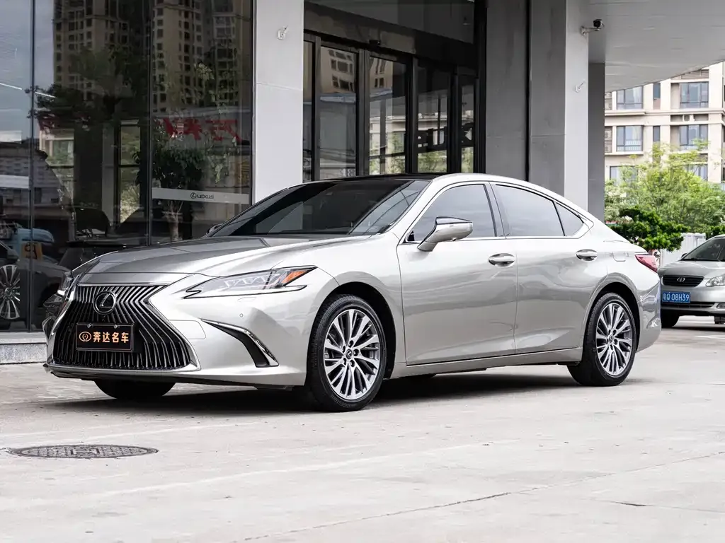 Lexus ES — фото 1