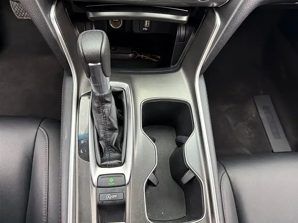 Honda Accord — фото 8