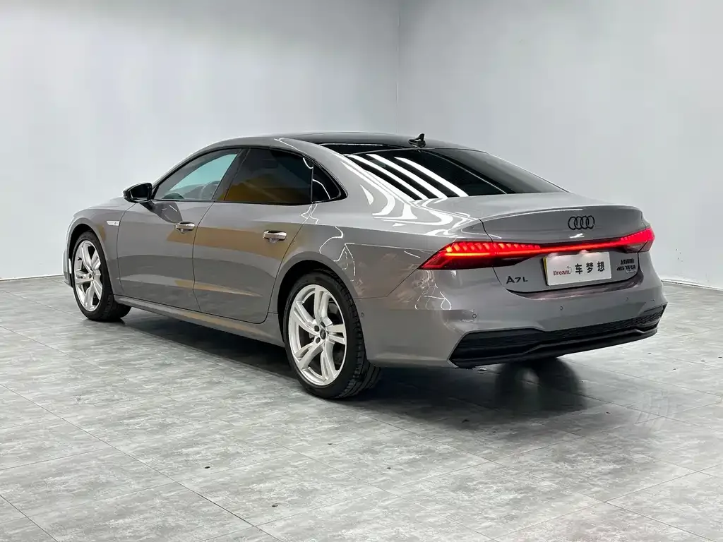Audi A7L — фото 8