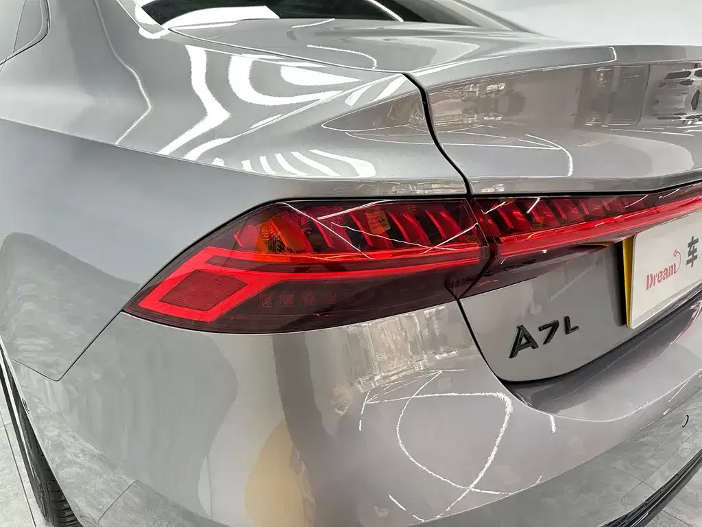 Audi A7L — фото 2