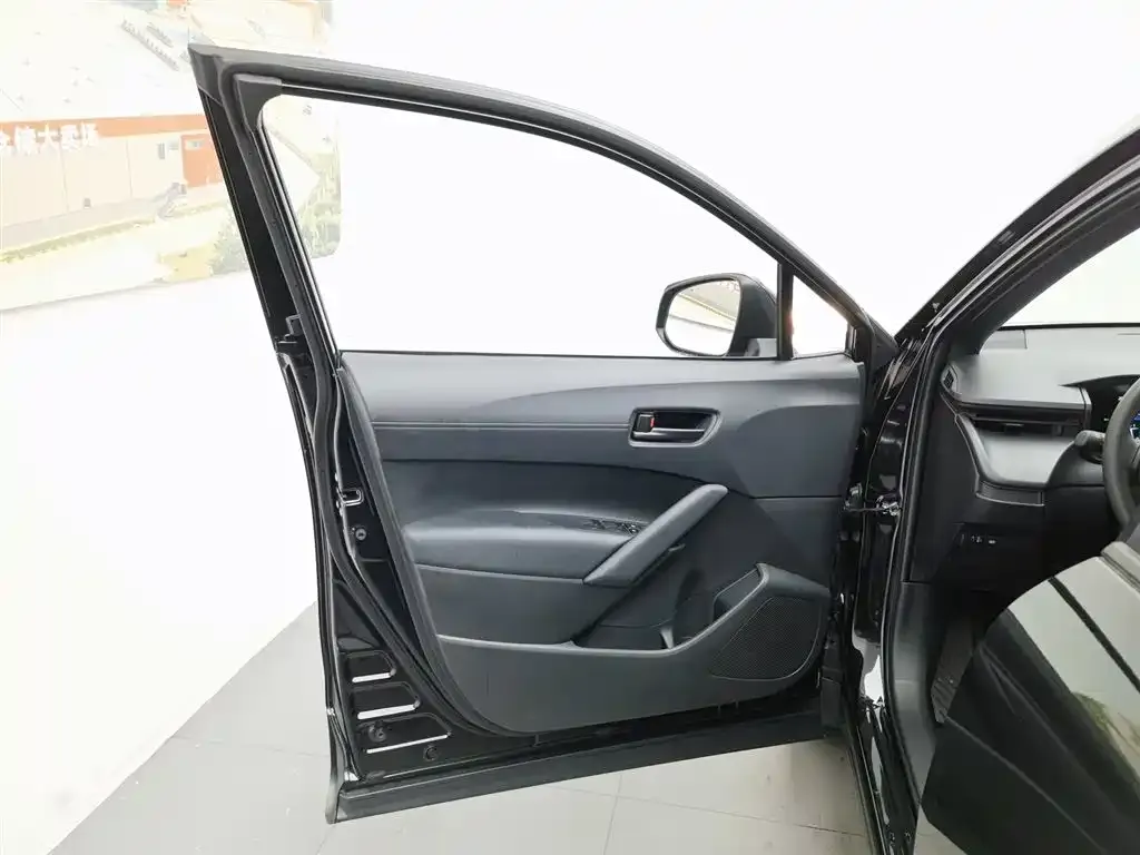 Toyota Corolla Cross — фото 2