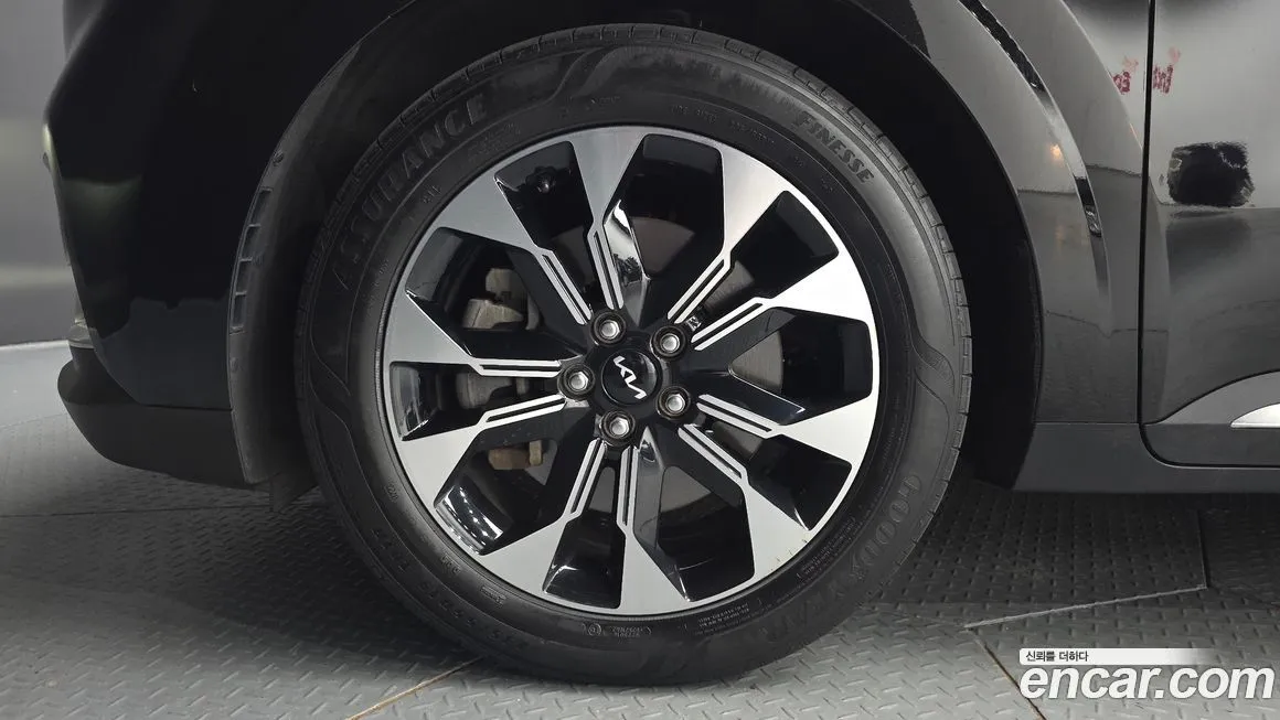 Kia Carnival — фото 10