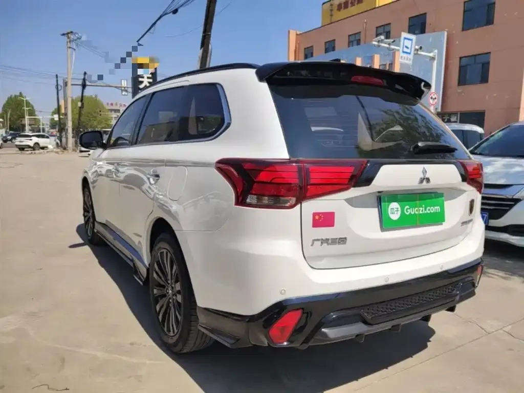 Mitsubishi Outlander — фото 2