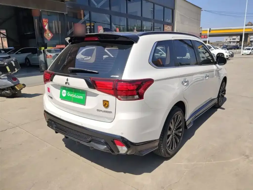 Mitsubishi Outlander — фото 10