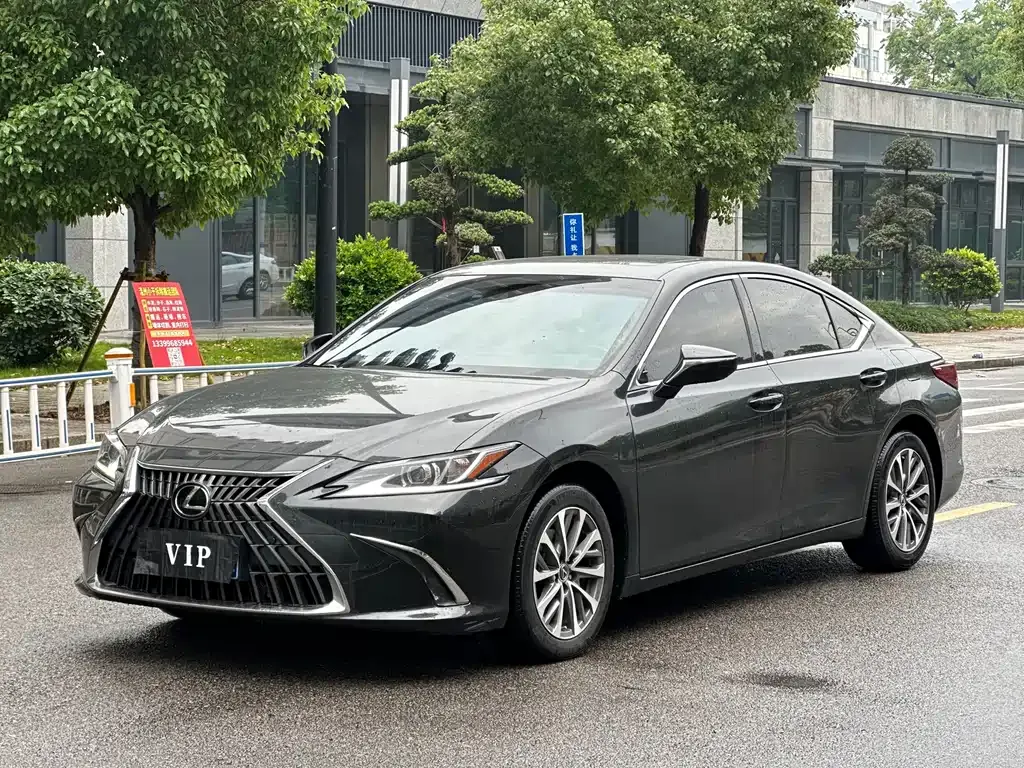 Lexus ES — фото 1