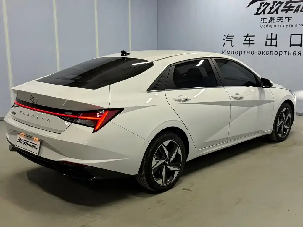 Hyundai Elantra — фото 6
