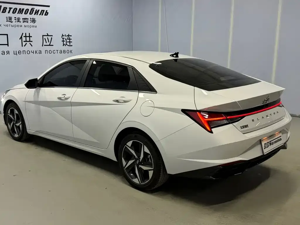 Hyundai Elantra — фото 5