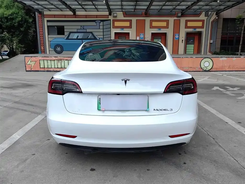 Tesla Model 3 — фото 8