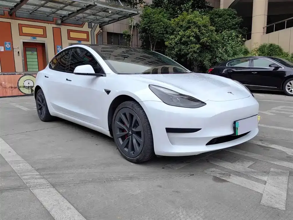 Tesla Model 3 — фото 9