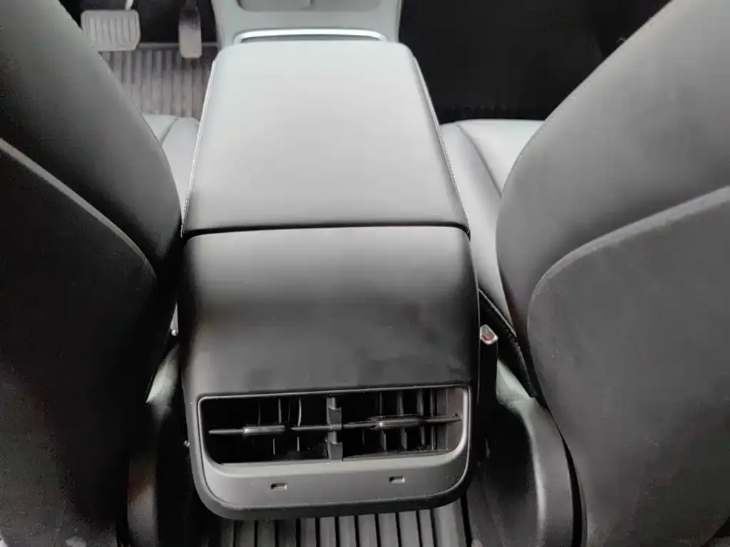 Tesla Model 3 — фото 2
