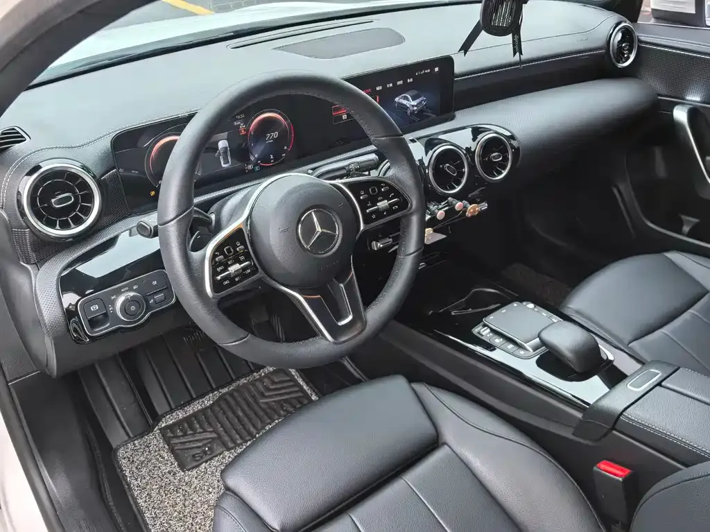 Mercedes-Benz A-Class — фото 10