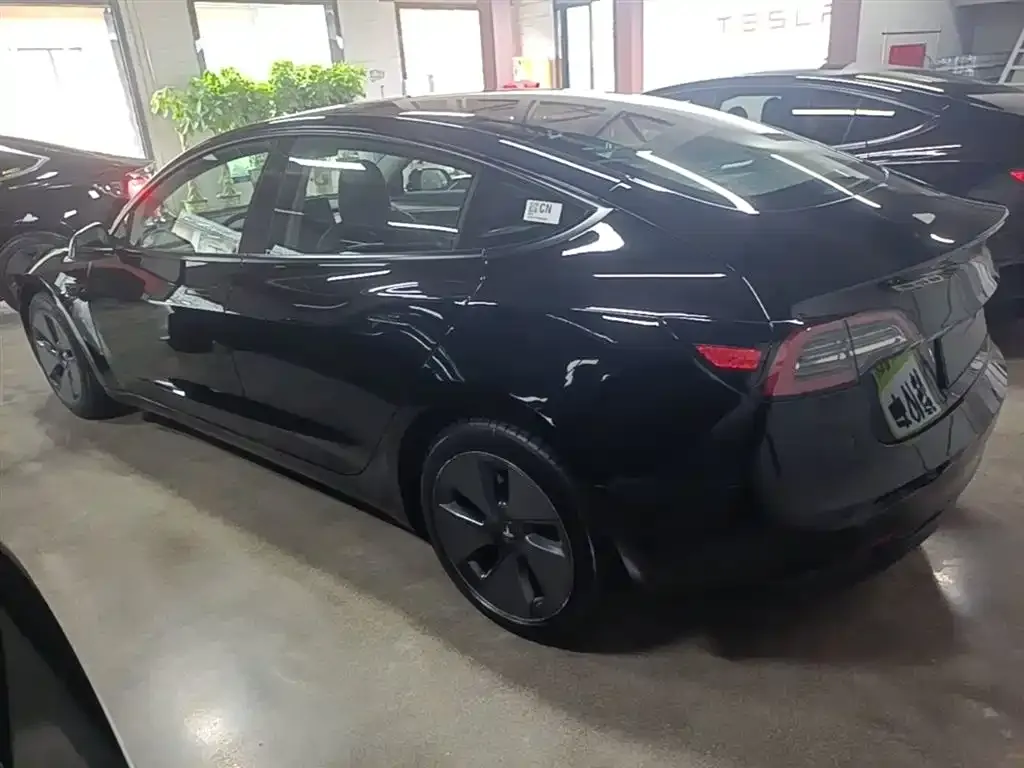 Tesla Model 3 — фото 9