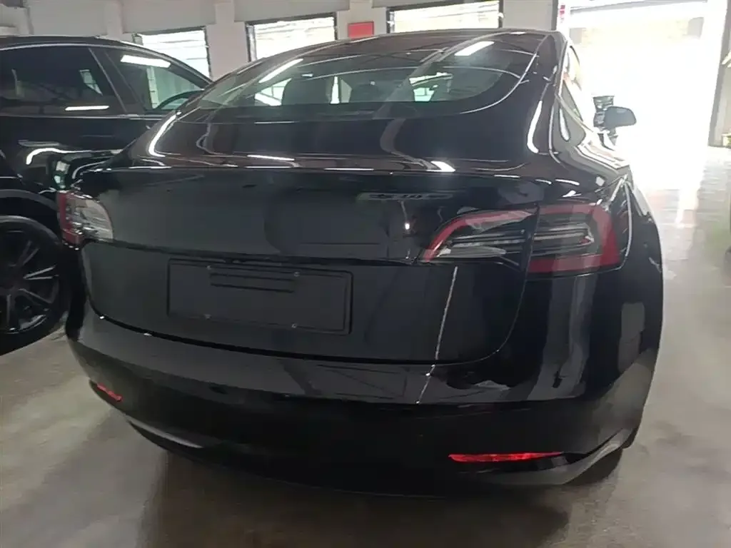 Tesla Model 3 — фото 4