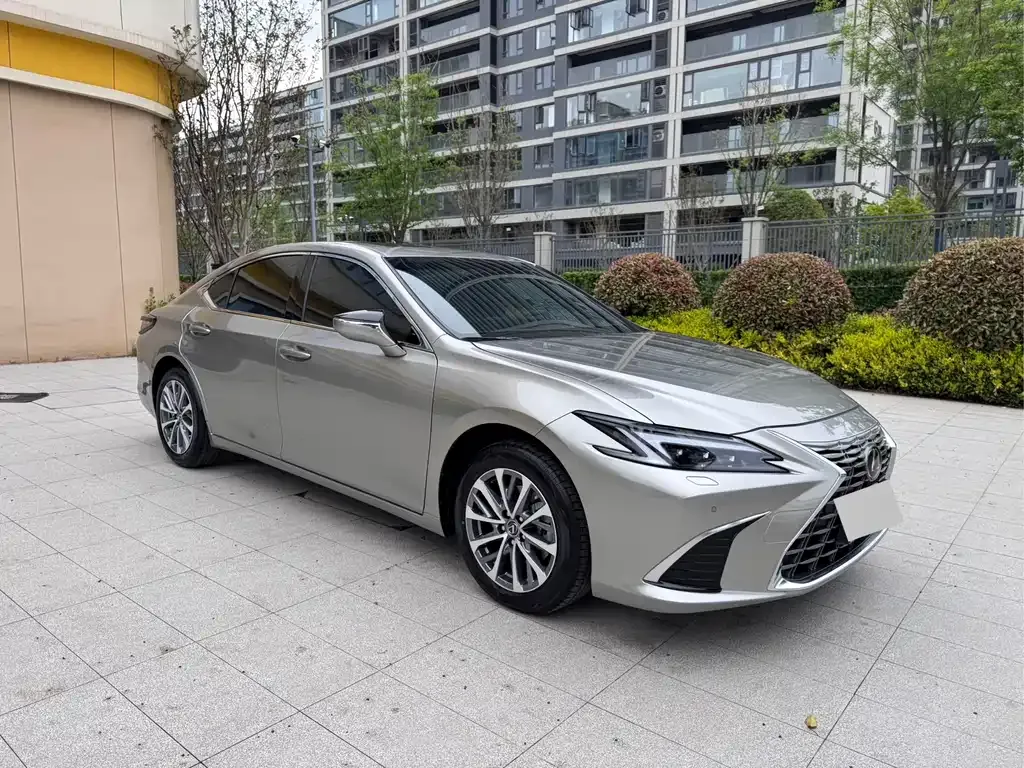 Lexus ES — фото 10
