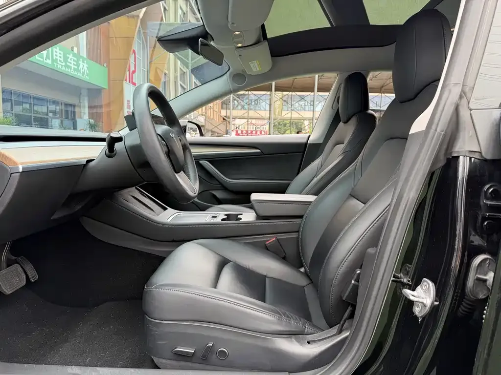 Tesla Model 3 — фото 5