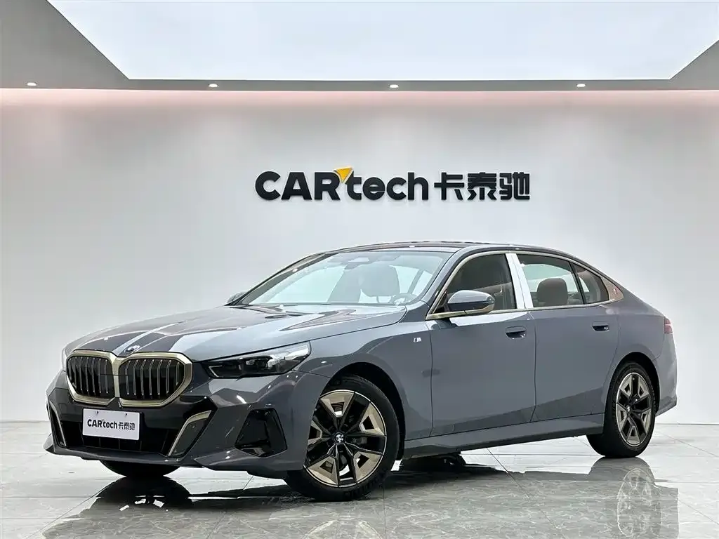 BMW 5 Series — фото 1