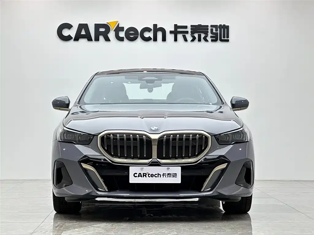 BMW 5 Series — фото 4