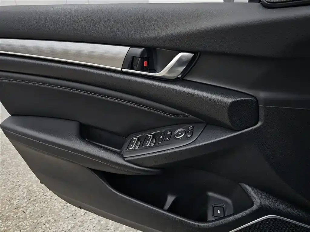 Honda Accord — фото 8