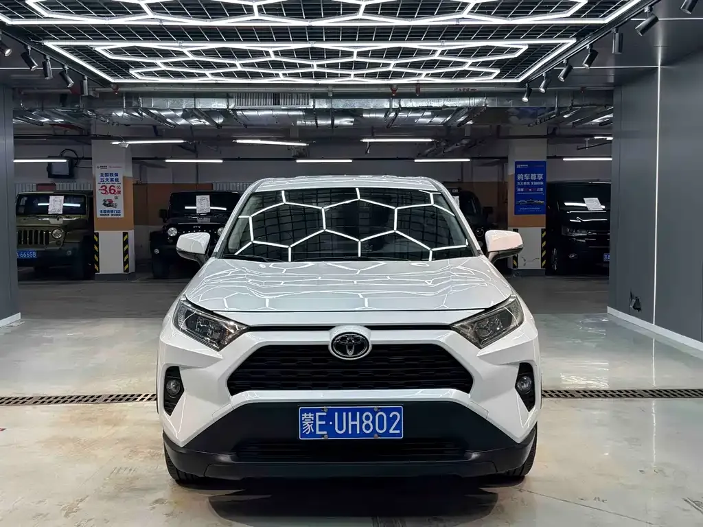 Toyota RAV4 — фото 6