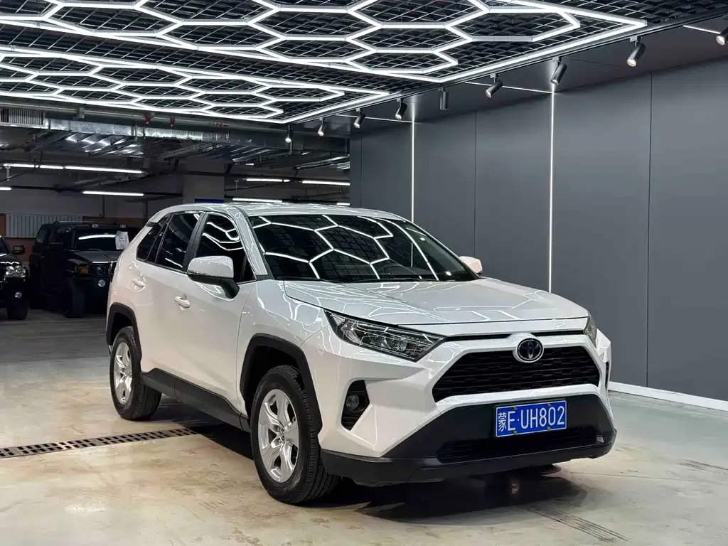 Toyota RAV4 — фото 5