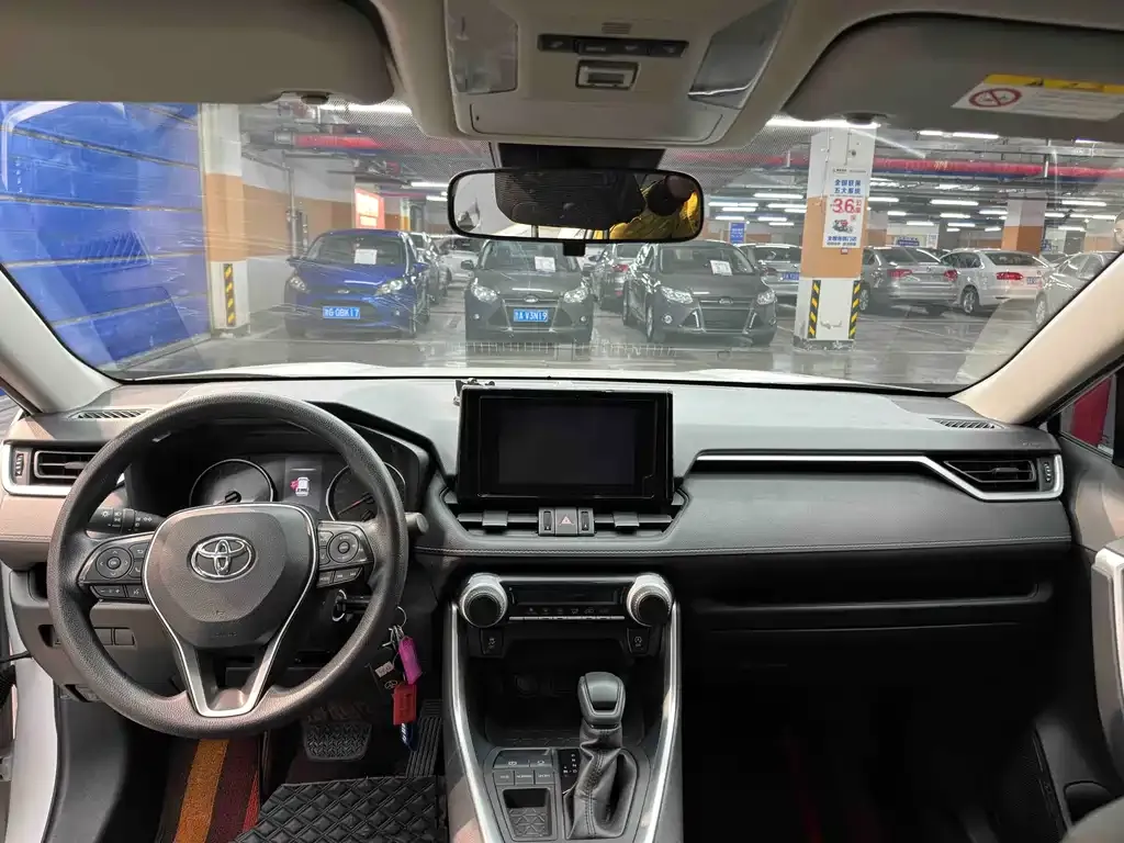 Toyota RAV4 — фото 3