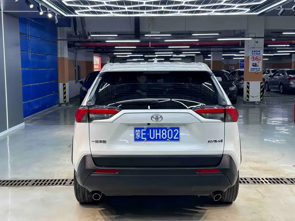 Toyota RAV4 — фото 9