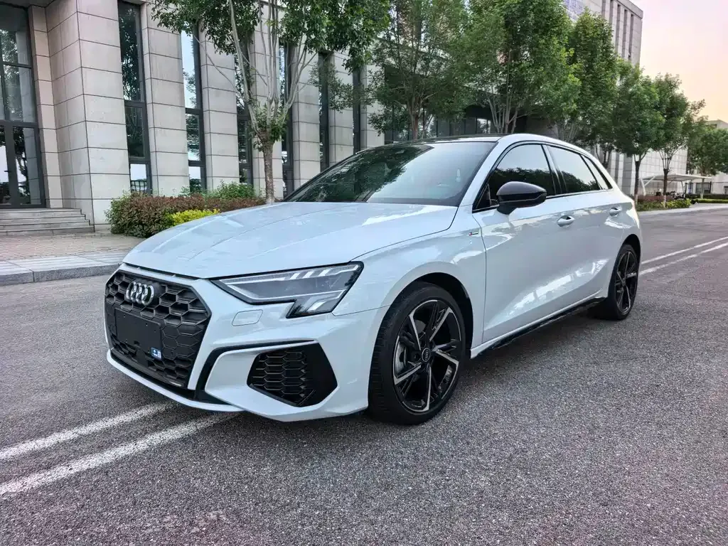 Audi A3 — фото 1