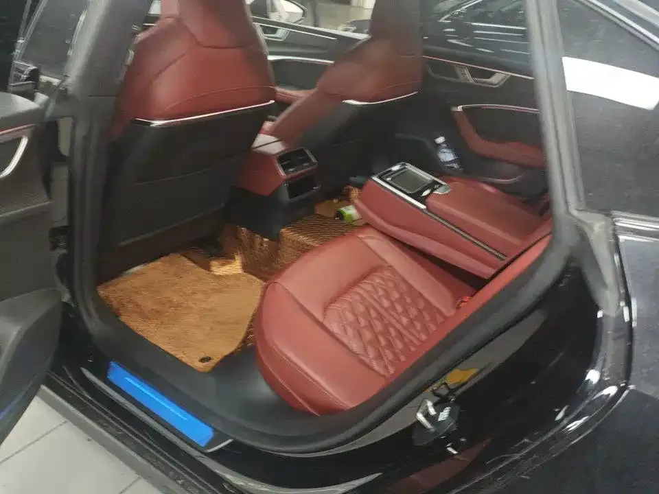 Audi A7L 2022 из CN, фото 2
