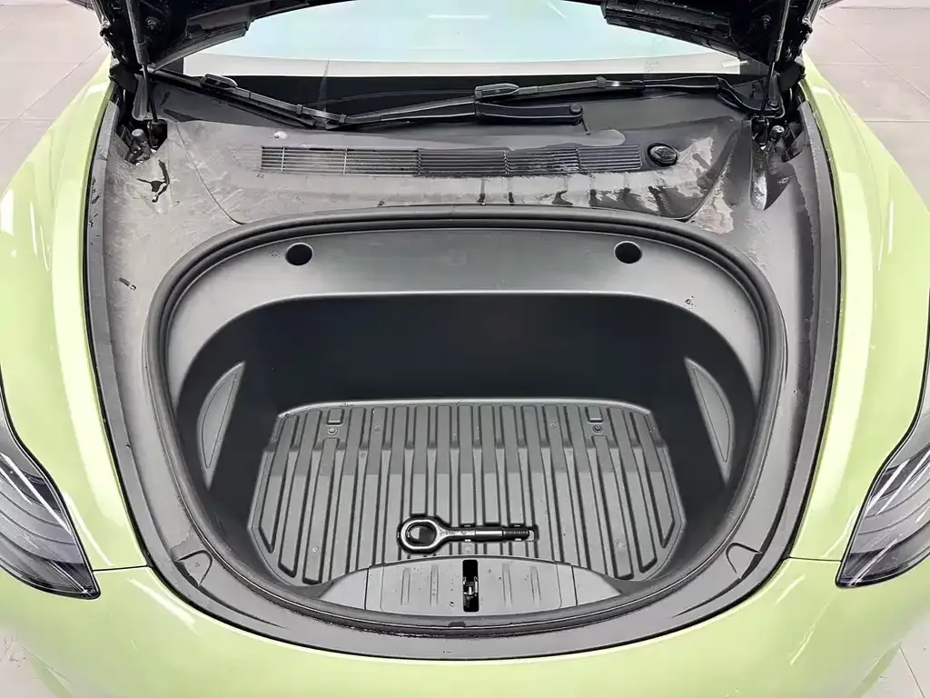 Tesla Model 3 — фото 4