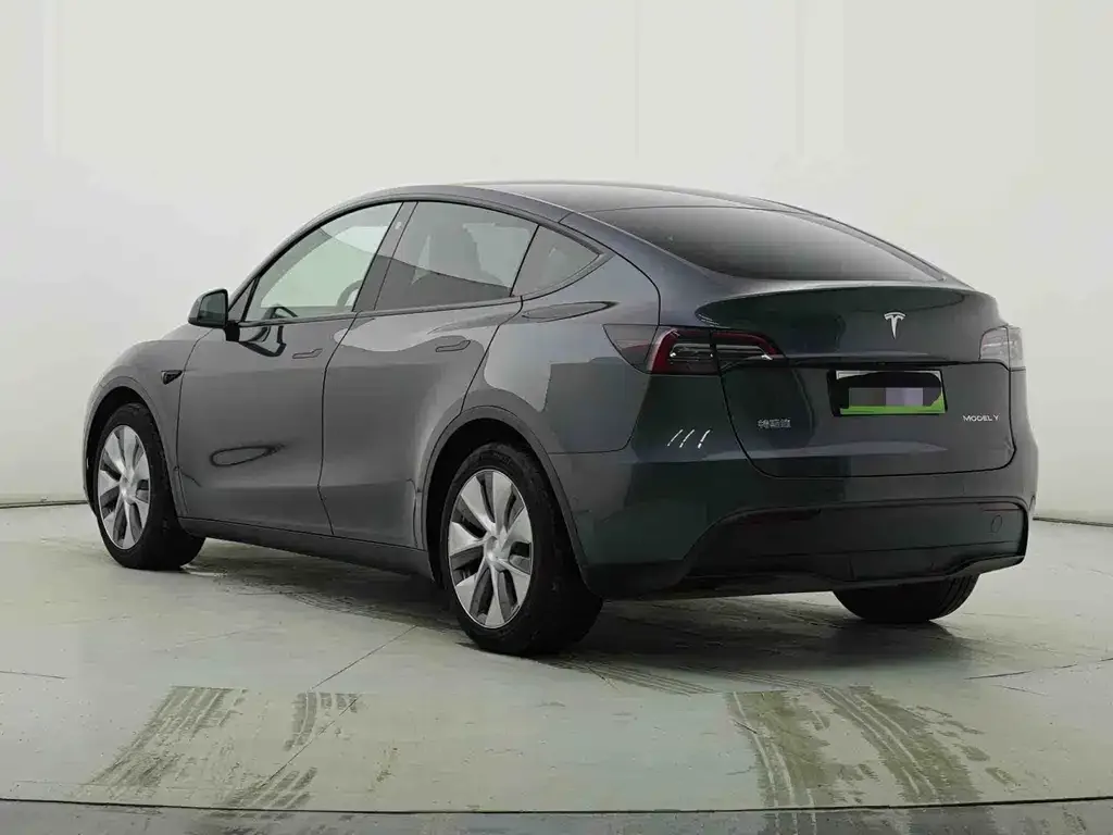 Tesla Model Y — фото 5