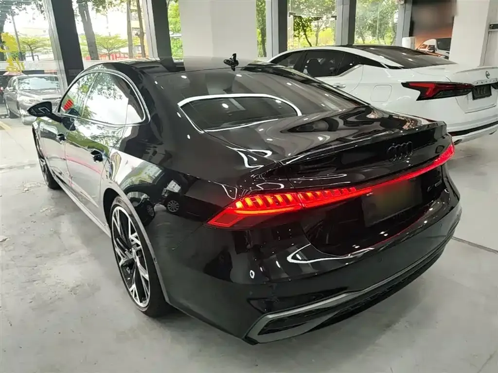 Audi A7L — фото 8