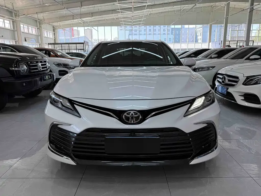 Toyota Camry — фото 7