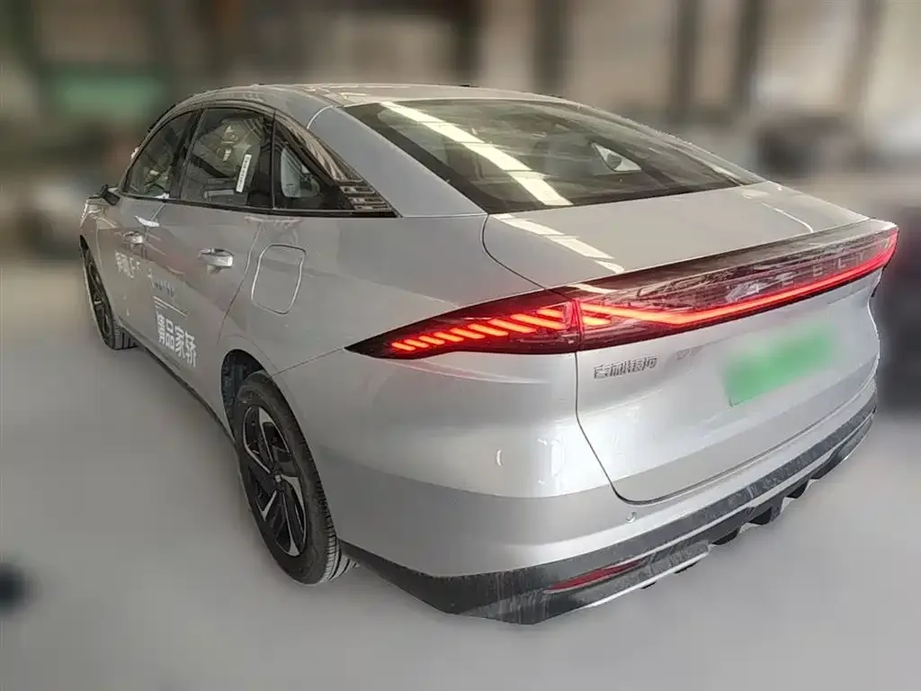 Geely Galaxy L6 — фото 10