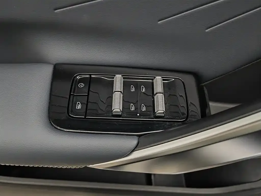 Geely Boyue L 2023 из CN, фото 3