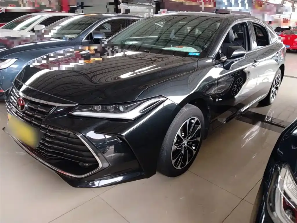 Toyota Avalon — фото 1