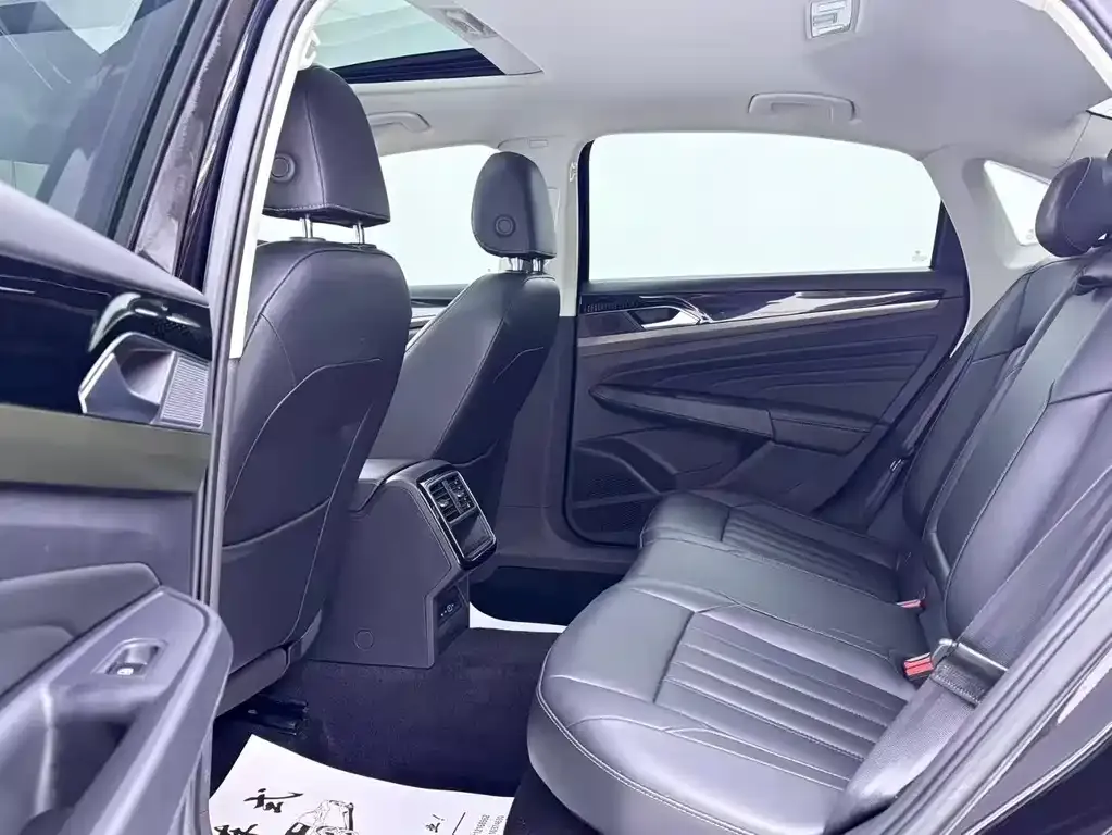 Volkswagen Passat 2021 из CN, фото 5