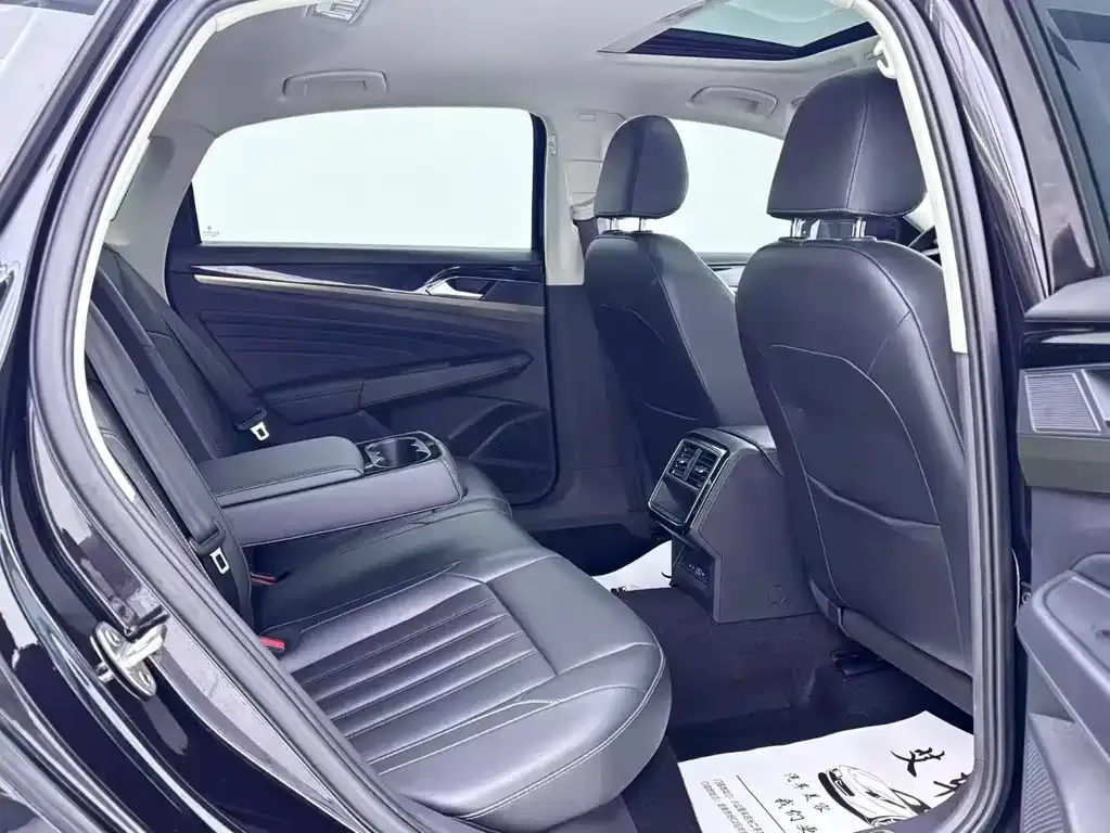 Volkswagen Passat 2021 из CN, фото 8