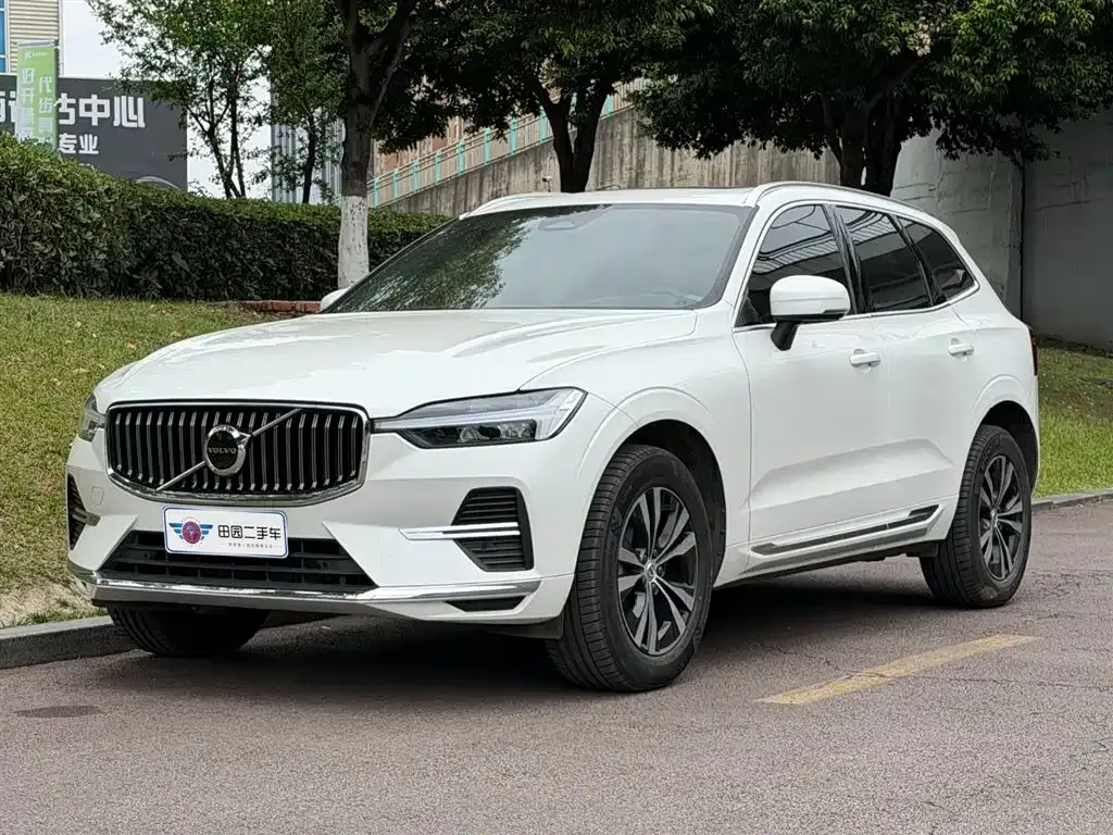 Volvo XC60 — фото 1