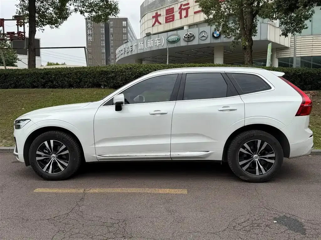 Volvo XC60 — фото 8
