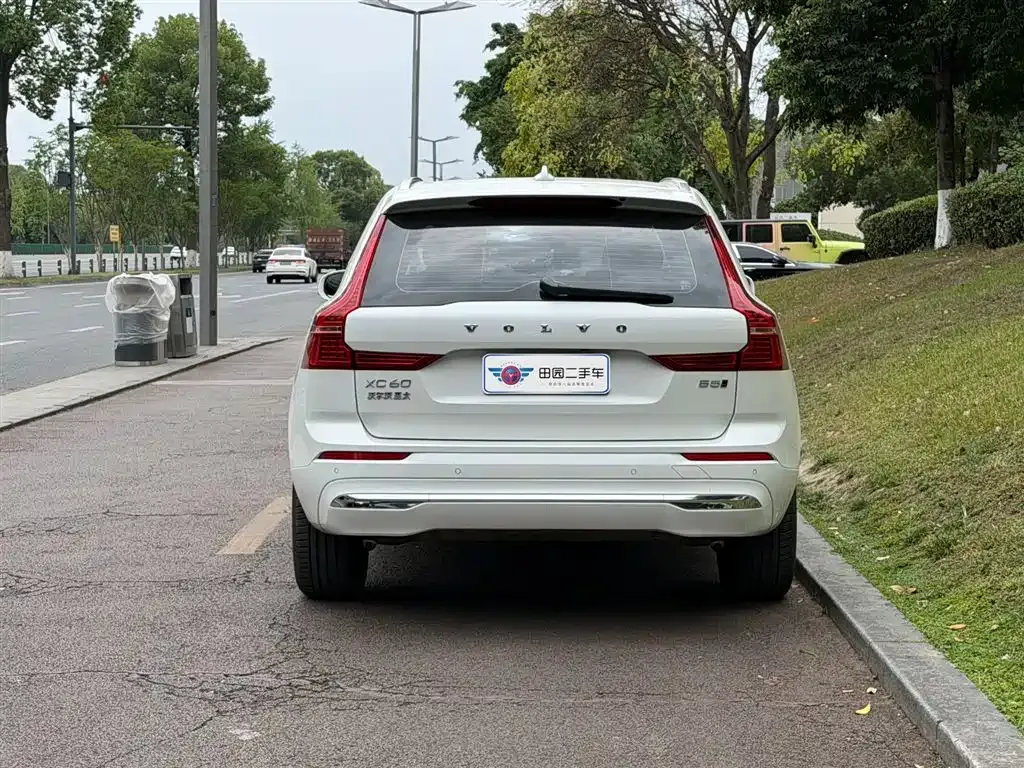 Volvo XC60 — фото 10