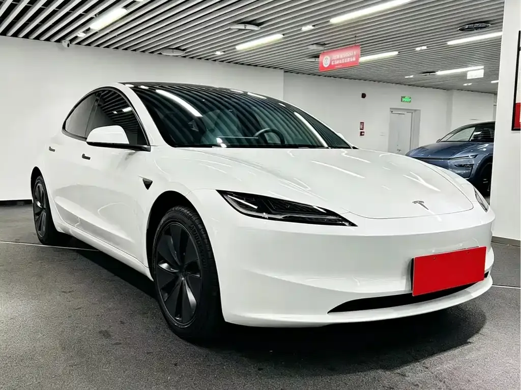 Tesla Model 3 — фото 9