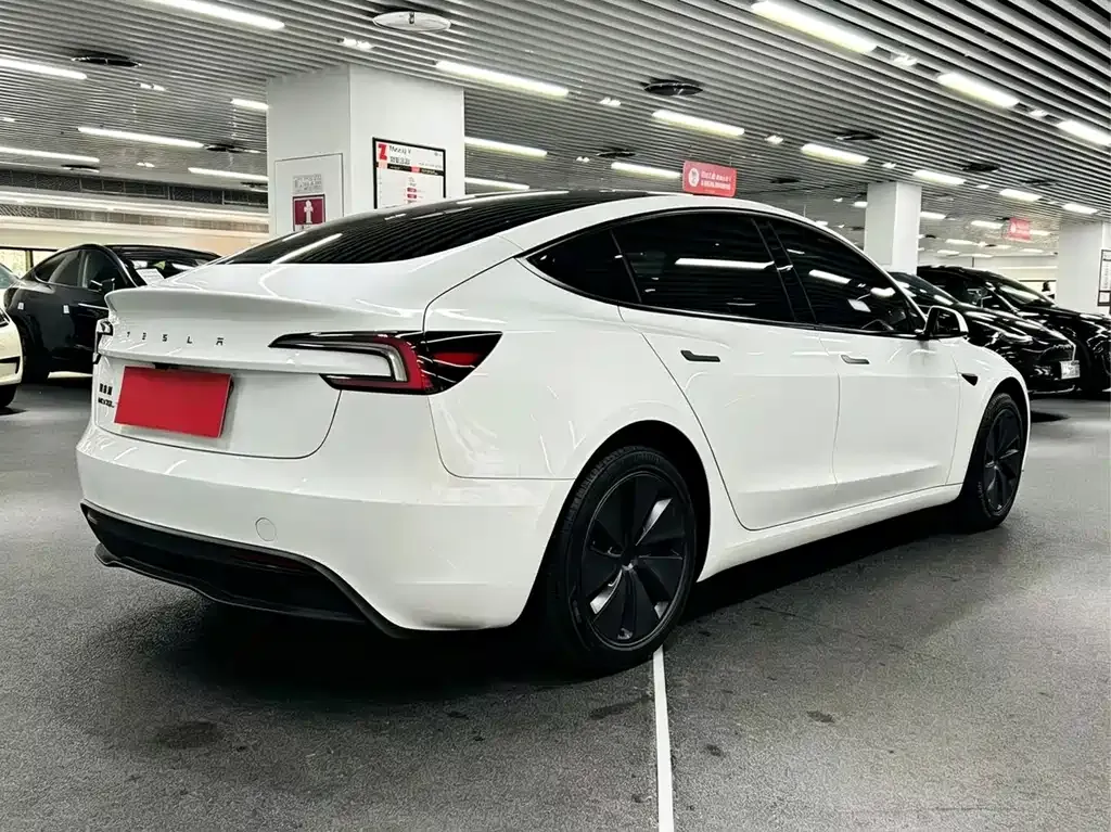 Tesla Model 3 — фото 6