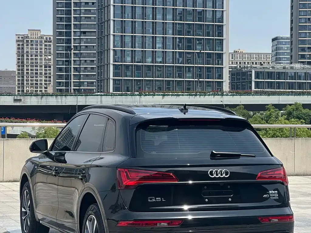 Audi Q5L — фото 5