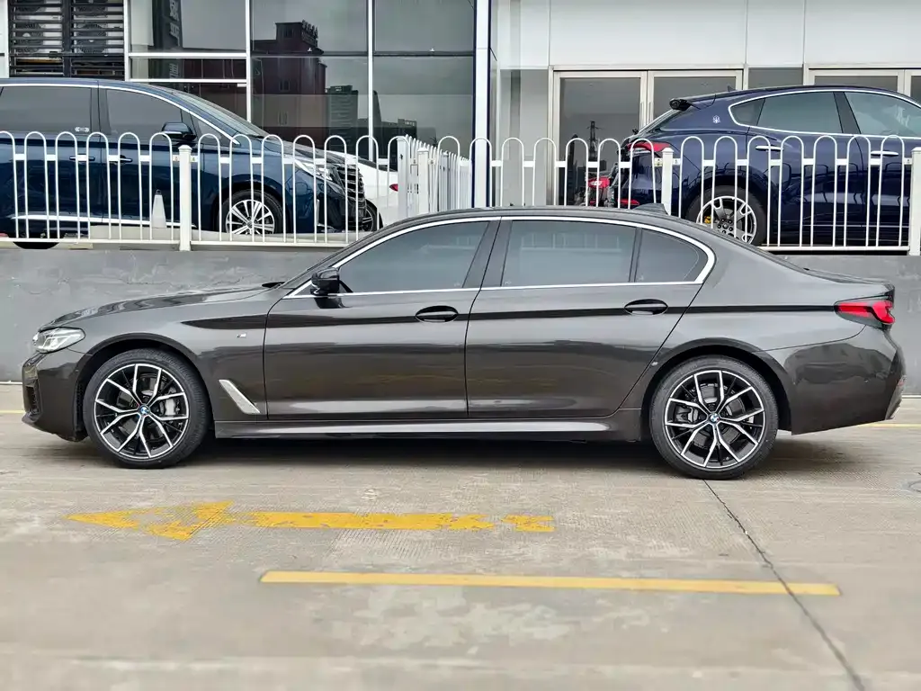 BMW 5 Series — фото 6