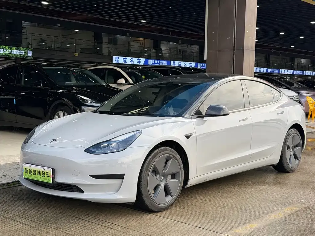 Tesla Model 3 — фото 1